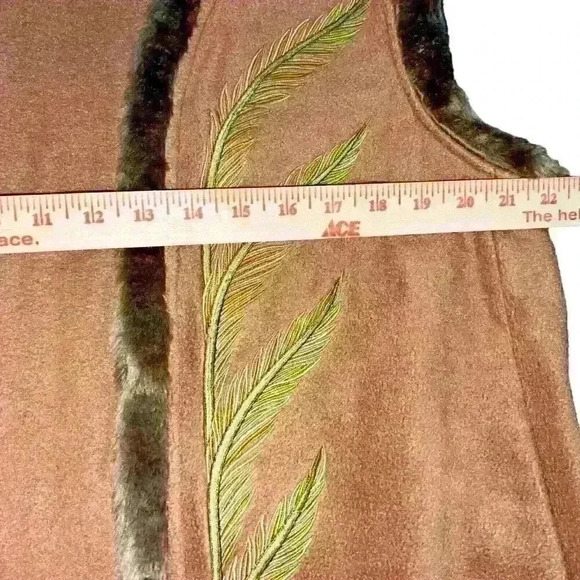 VTG Bob Mackie Wearable Art Sz M Fleece Vest Embroidered Feathers Boho Chic - Picture 13 of 14
